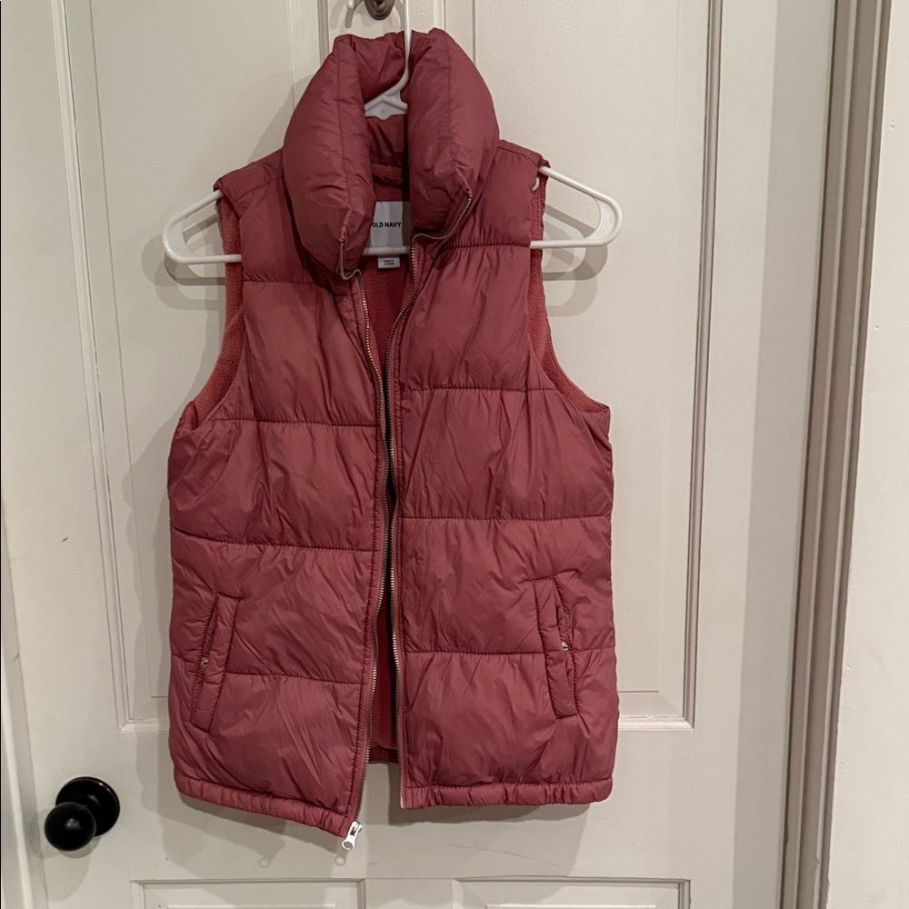 Old Navy Kids Rose Puffer Vest